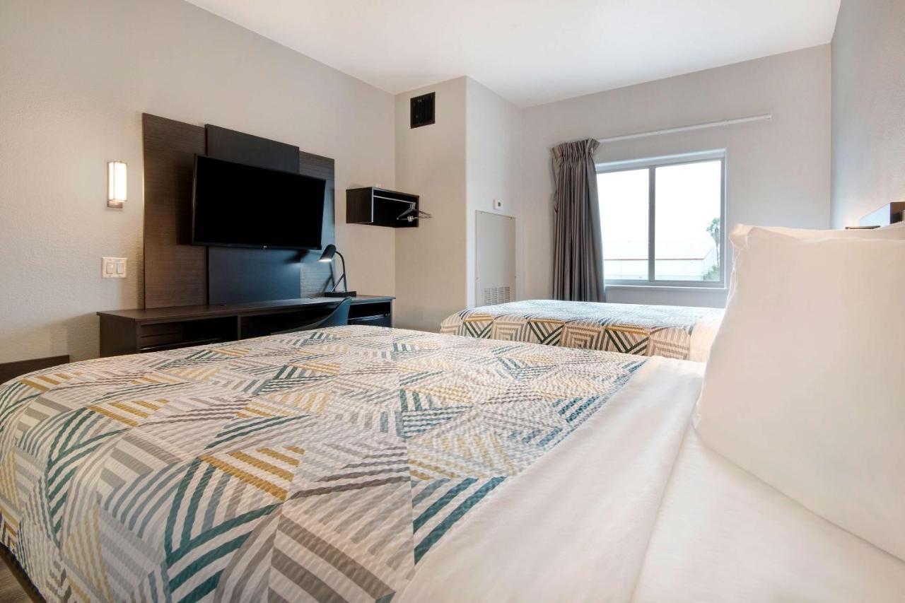 Hotel 6-pharr, Tx 2*